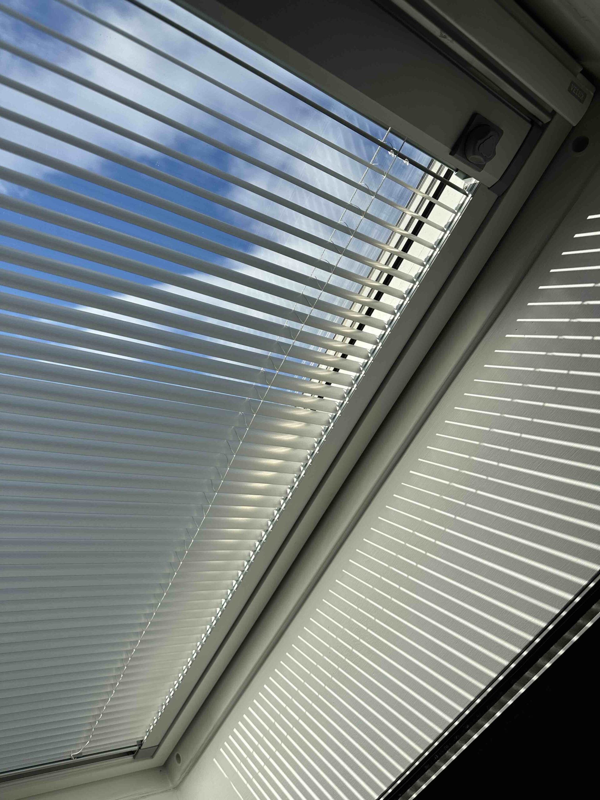 Střešní žaluzie - V LITE